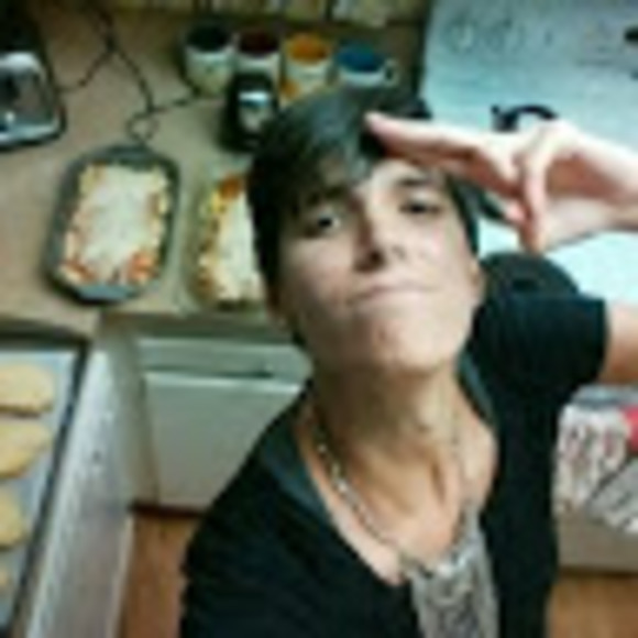 Meet your Posher, Sara - Picture 1 of 1